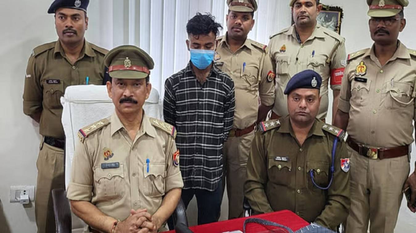 चोरी का 90 मोबाइल लेकर पंहुचा था वाराणसी, जीआरपी ने पकड़ा 