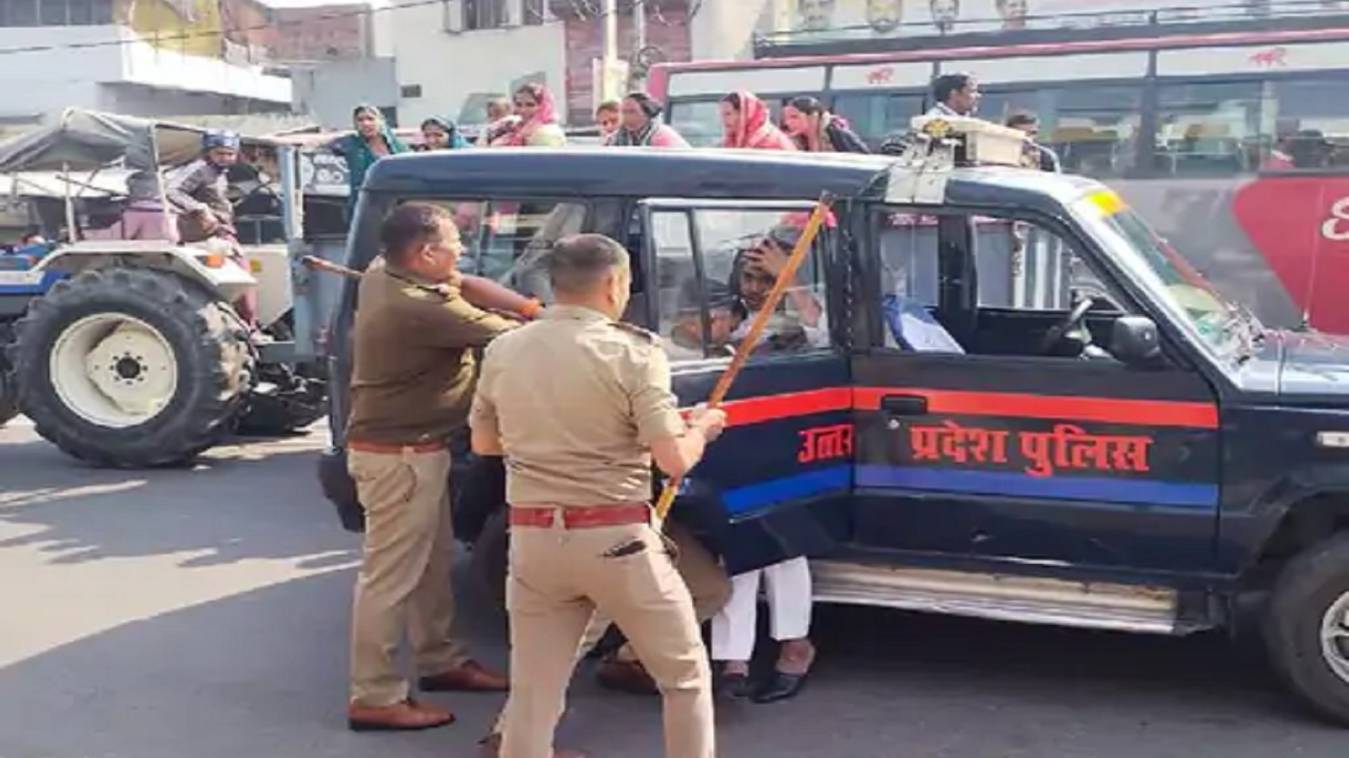 सहारनपुर में आपत्तिजनक पोस्ट पर बवाल, पुलिस ने प्रदर्शनकारियों पर किया लाठीचार्ज 