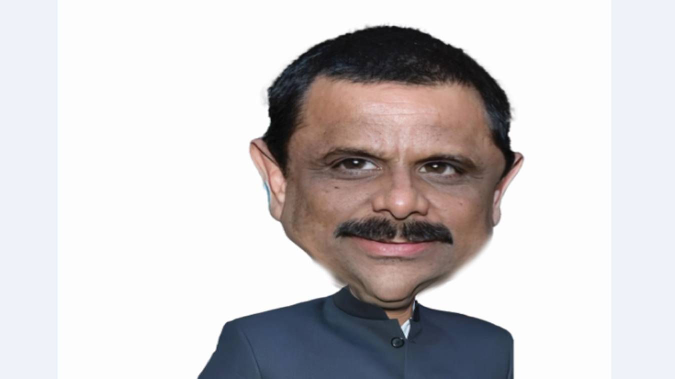 मेयर साहब के आंगन में निकला तेल का गहरा कुआं