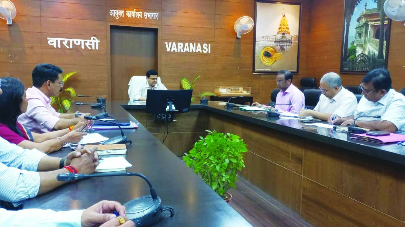 लोकार्पित होने वाली परियोजनाओं में देरी पर सख्त मंडलायुक्त 