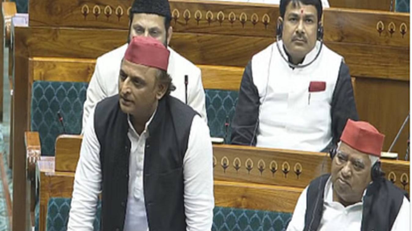 वक्फ बिल पर लोकसभा में अखिलेश ने बीजेपी पर लगाए गंभीर आरोप, कहा-जिनके लिए ये बिल है उनकी बात नहीं सुनी जा रही
