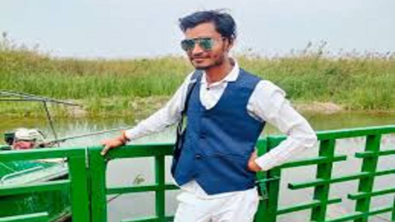 लखीमपुर खीरी में पत्नी से परेशान पति ने फांसी लगाकर दे दी जान, वीडियो और सुसाइड नोट में बताई आपबीती