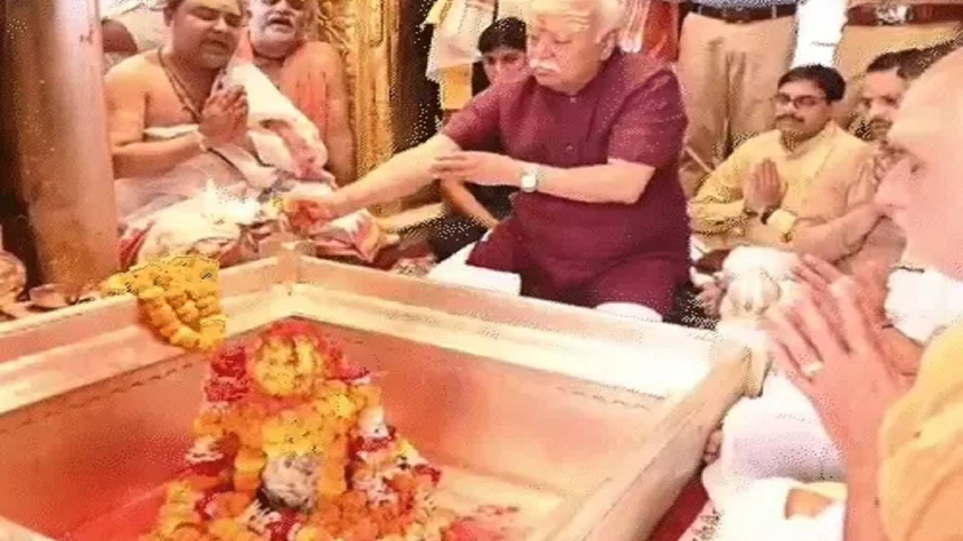  RSS प्रमुख मोहन भागवत ने बाबा विश्वनाथ के किए दर्शन, काशी में बोले- श्मशान, मंदिर और पानी सब हिंदुओं के लिए एक हों
