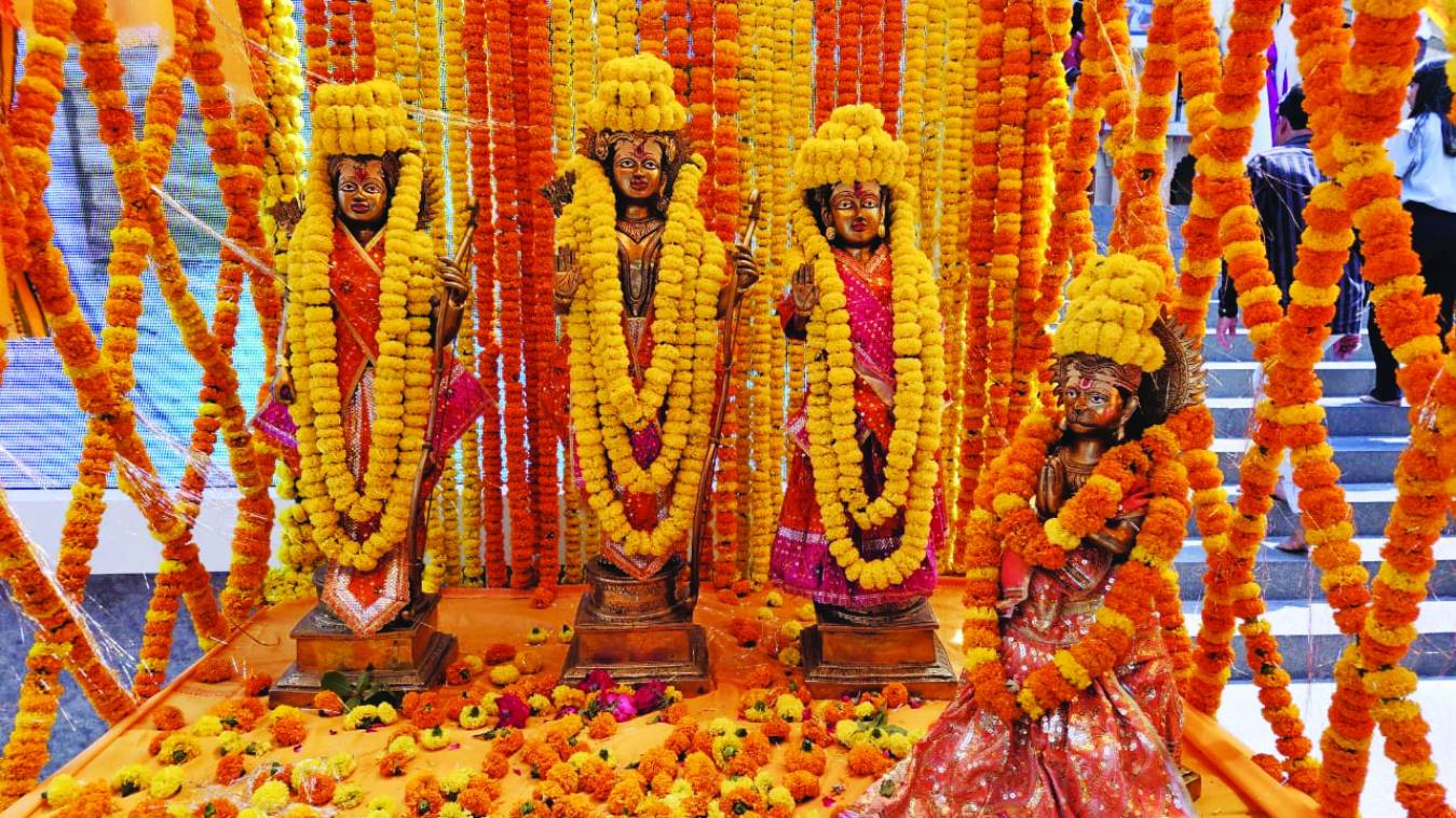 अपने आराध्य के जन्मोत्सव की तैयारी में डूबी काशी