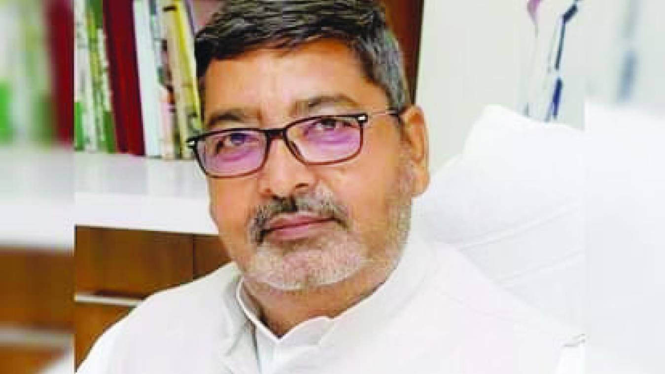 बीजेपी कार्यकर्ता चला रहे शराब ठेका : वीरेंद्र सिंह 