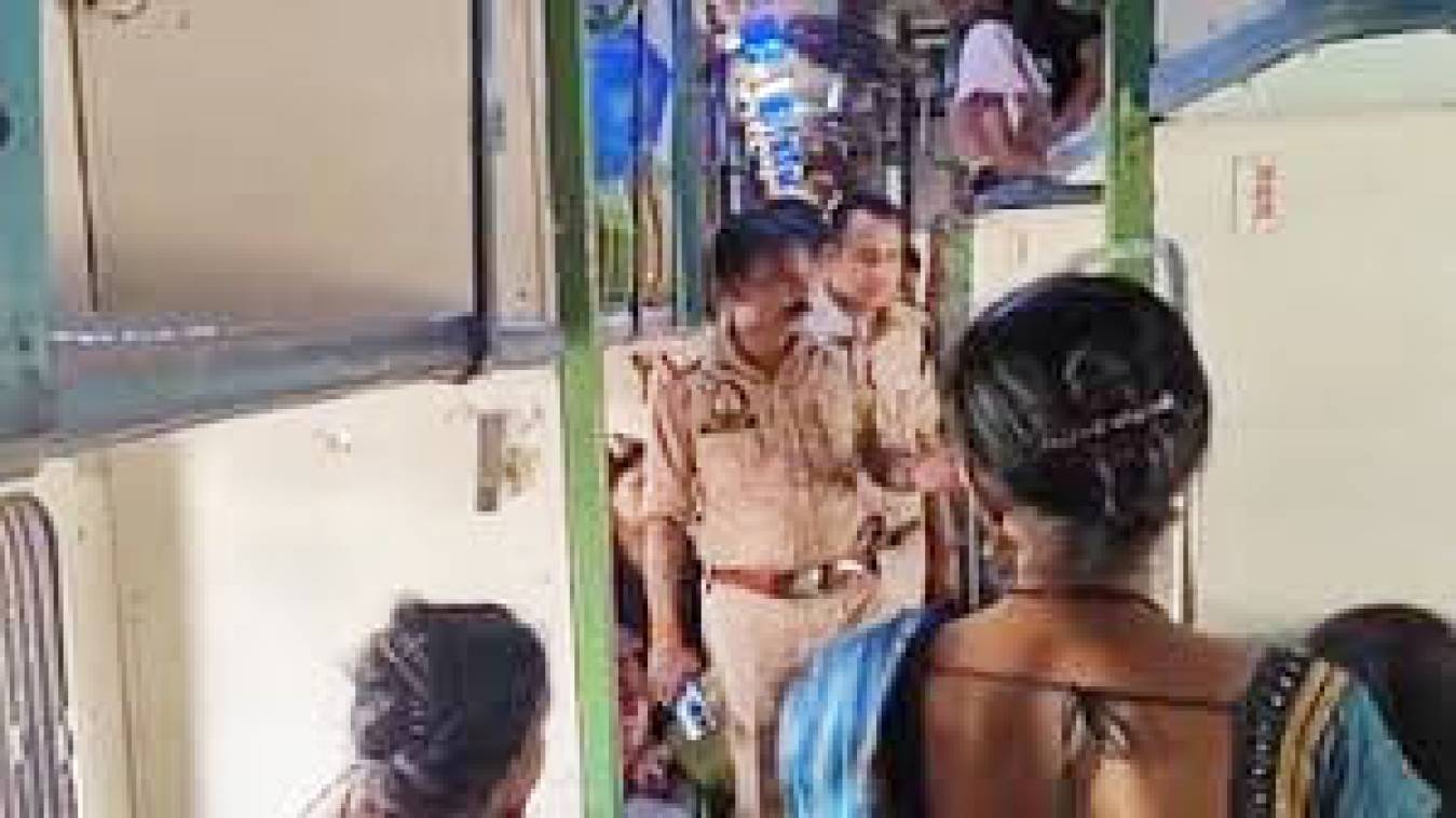  ट्रेन में बम की सूचना पर मचा हड़कंप