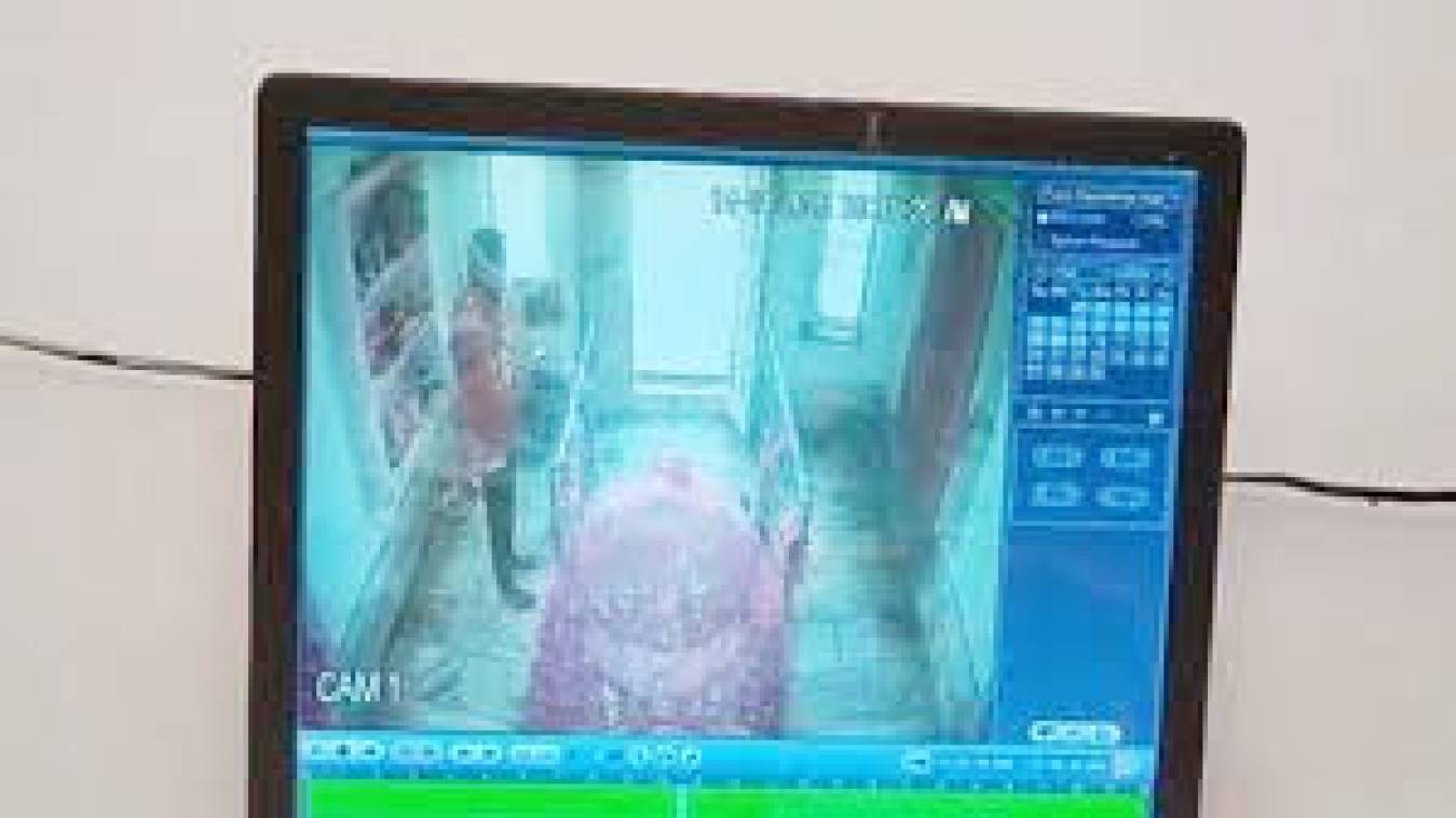  दुर्गा मंदिर का ताला तोड़कर चोरी,सीसीटीवी में कैद हुई घटना