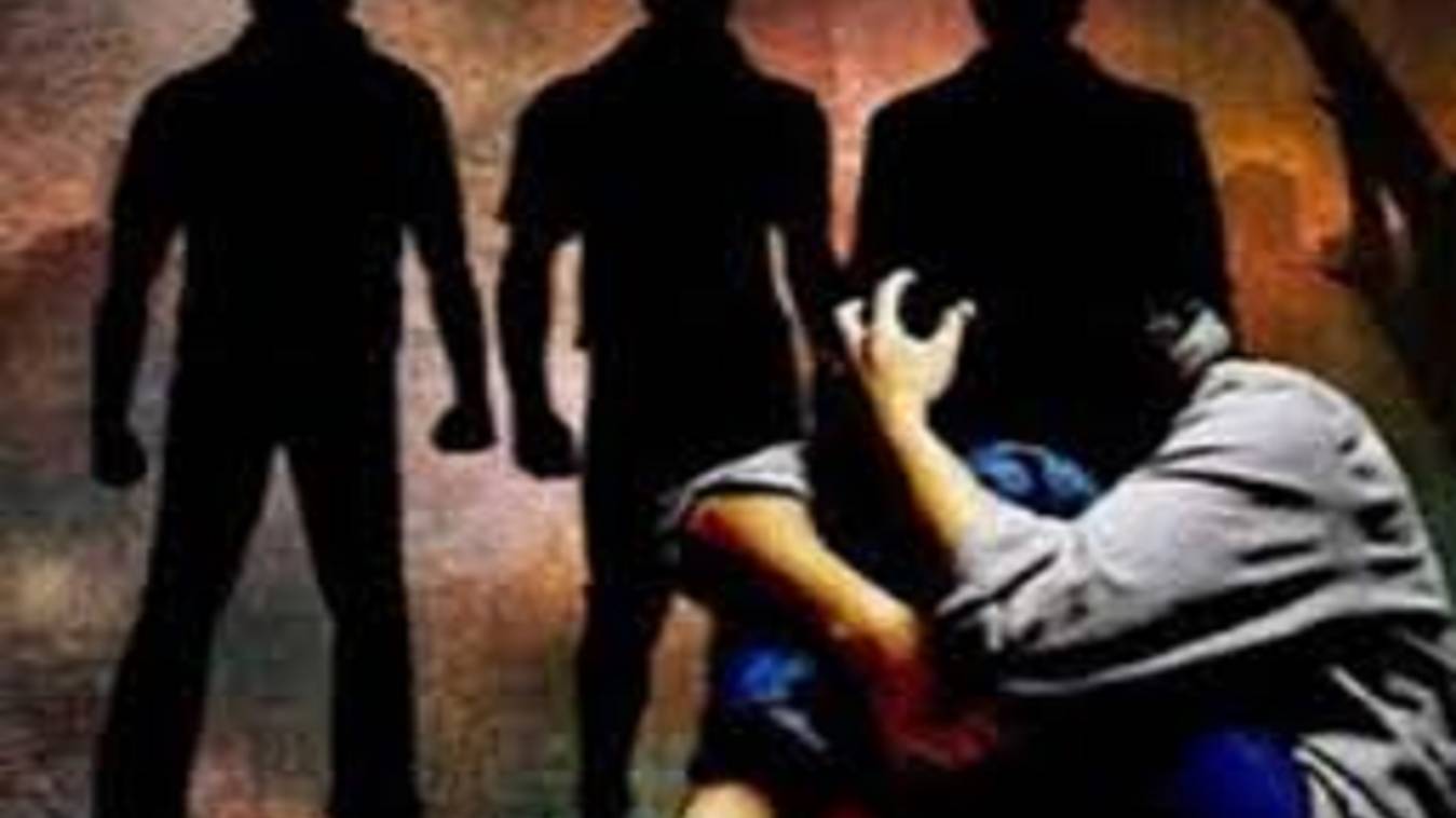 जौनपुर में नाबालिग के साथ सामूहिक दुष्कर्म, सड़क किनारे बेहोशी की हालत में मिली किशोरी, नौ लोग गिरफ्तार 