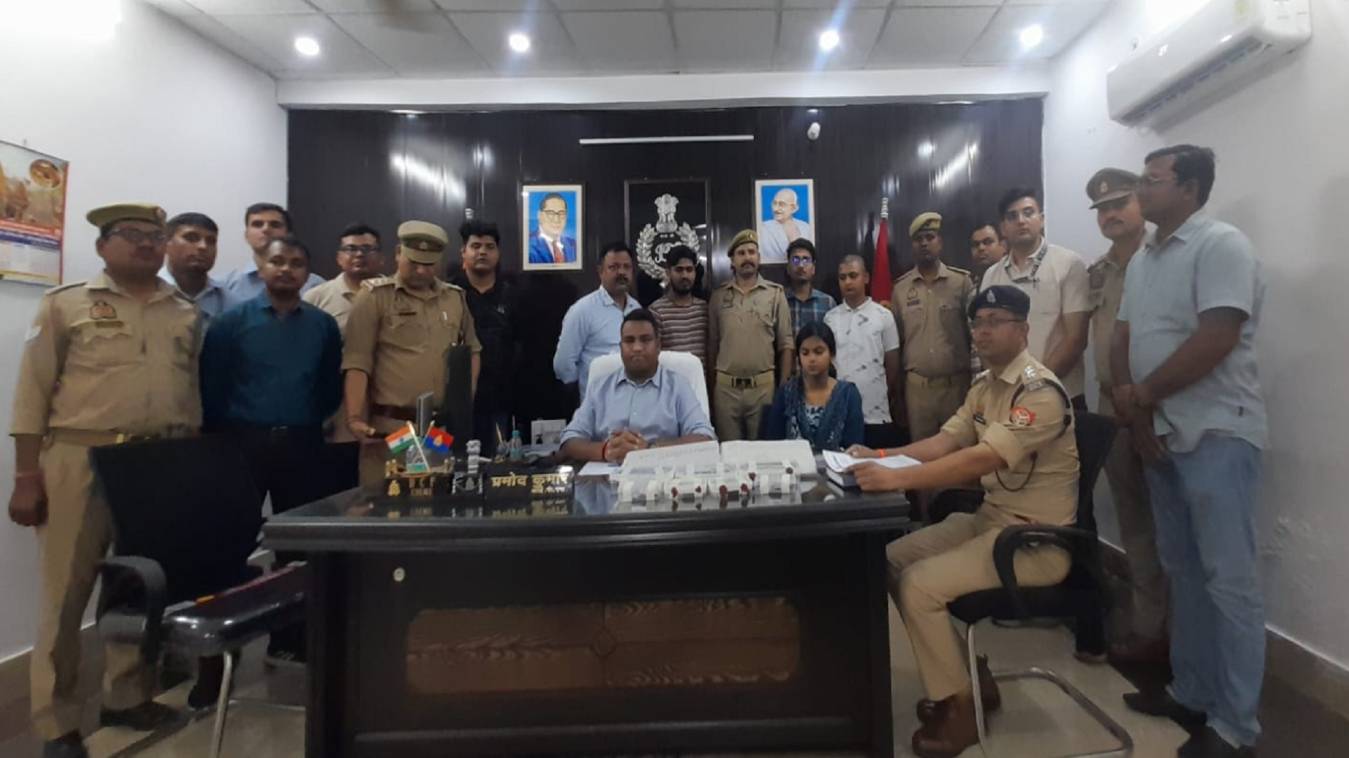 जूडियो की फ्रेंचाइजी देने के बहाने साइबर ठगी करने वाले तीन गिरफ्तार, 10 आईफोन, कार, दो लैपटॉप व नकदी हुए बरामद