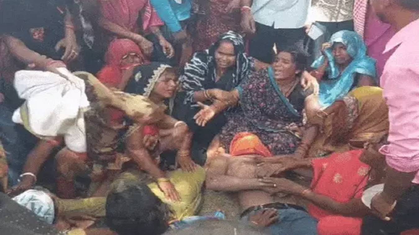 वाराणसी में युवक की नहर में फेंका मिला शव, हत्या की आशंका, फुफेरे भाई के साथ गया था बारात