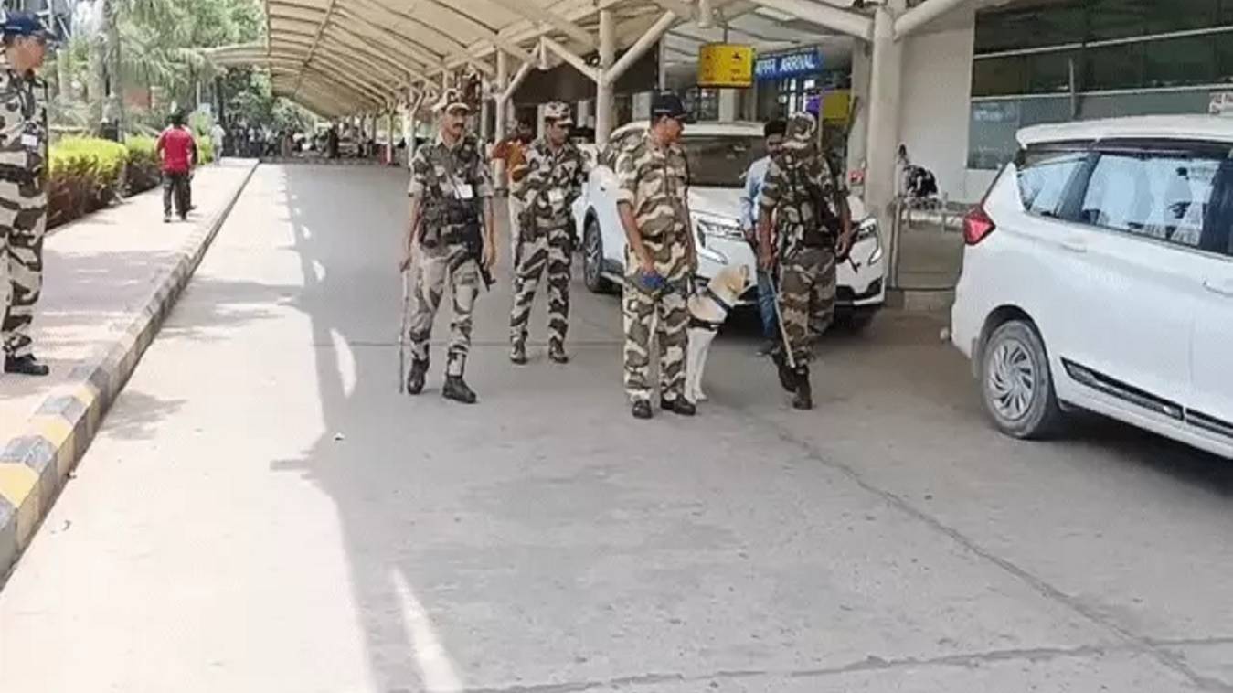  काशी में हाई अलर्ट:  एयरपोर्ट और प्रमुख स्थानों की बढ़ाई गई सुरक्षा, 30 स्थानों पर लगे वार्निंग सायरन