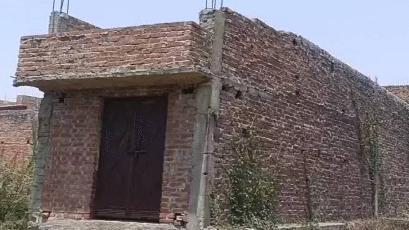 मुरादाबाद में युवक ने पत्नी का सिर काटकर रामगंगा में फेंका, बॉडी घर में दफनाई, ढूंढने का करता रहा नाटक 