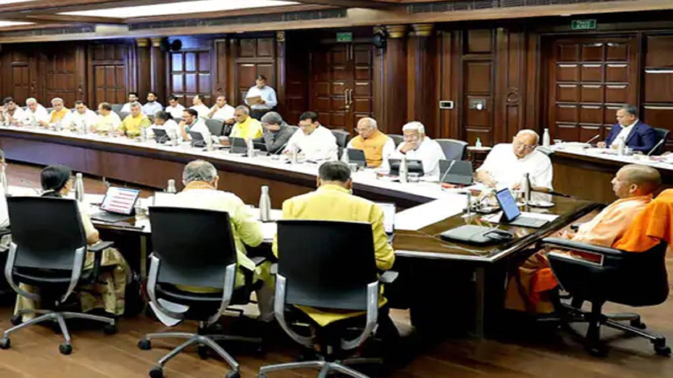 यूपी कैबिनेट की बैठक में 10 प्रस्तावों का मंजूरी, ऑपरेशन सिंदूर में सेना को दी बधाई 