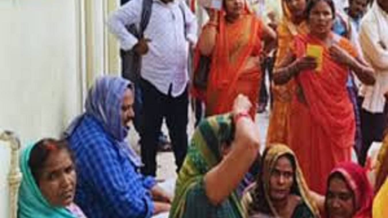 गाजीपुर में दर्दनाक हादसा, काशीदास पूजन के दौरान टेंट में उतरा करंट, सिपाही समेत चार लोगों की मौत