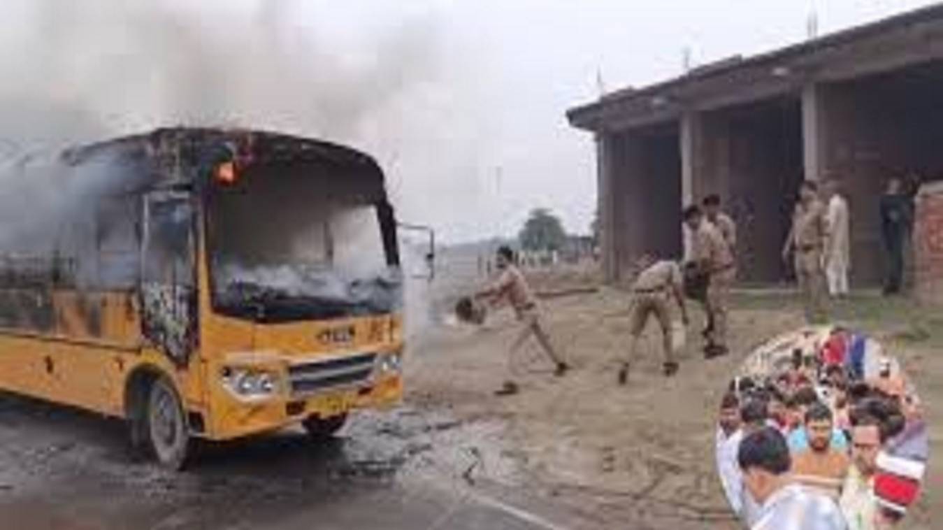 आजमगढ़ में स्कूली बस की चपेट में आने से बालक की मौत, नाराज ग्रामीणों ने बस में लगाई आग