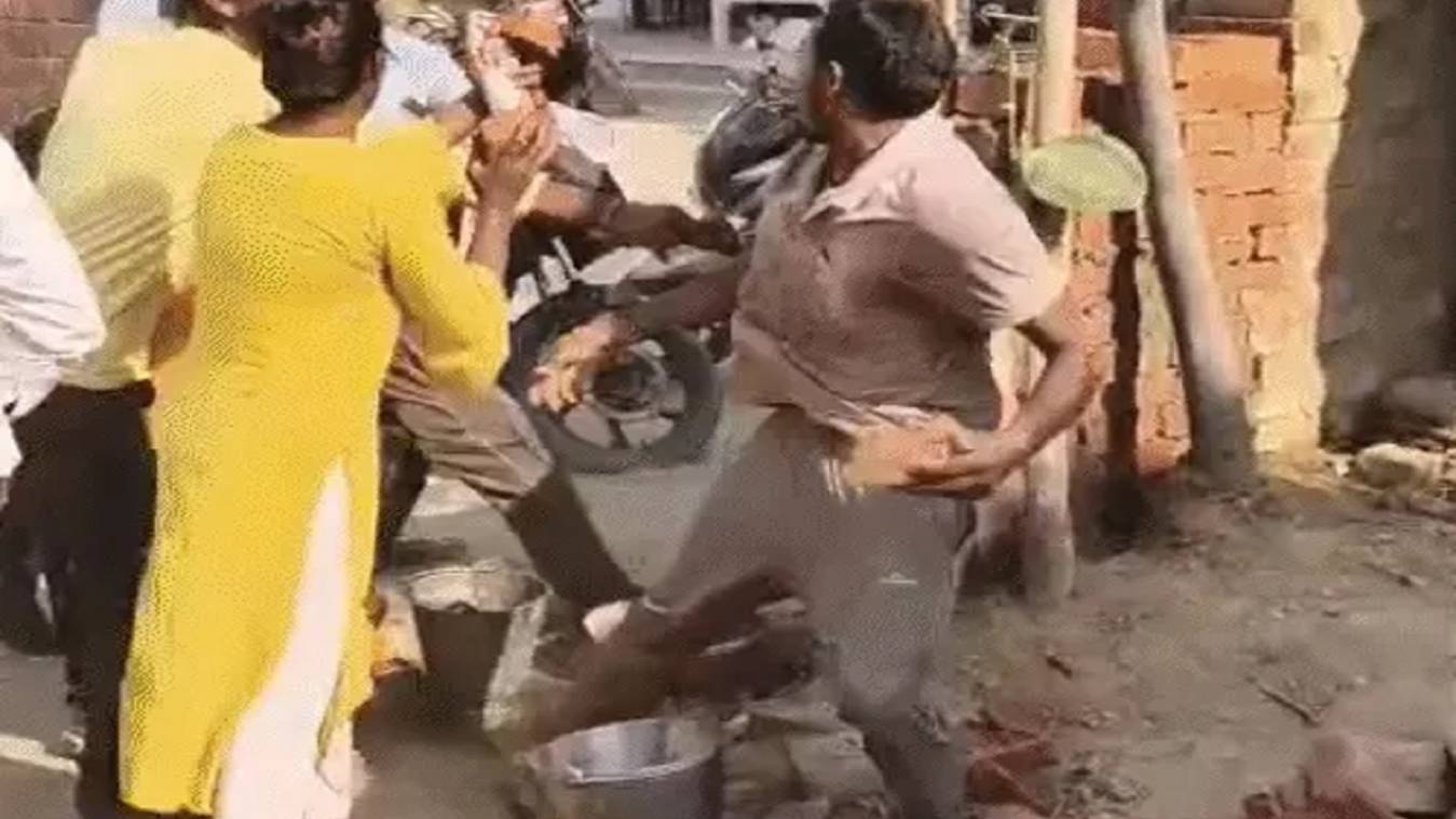  जमीन विवाद में चले ईंट पत्थर, पुलिस टीम पर भी हुआ पथराव, तीन सिपाही घायल