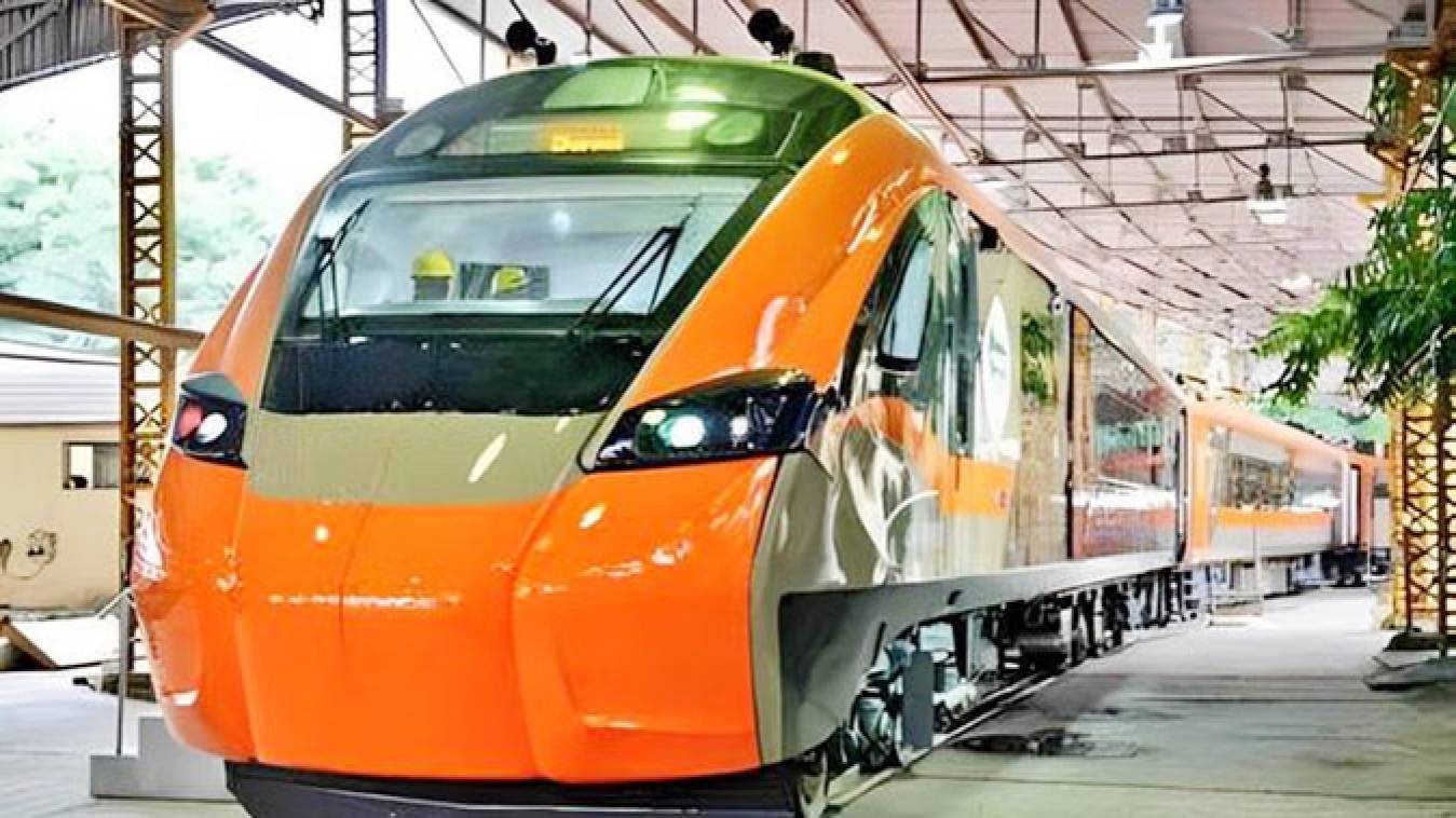  लखनऊ से मुंबई के बीच चल सकती है पहली स्लीपर वंदे भारत,  10 घंटे में पूरा होगा सफर