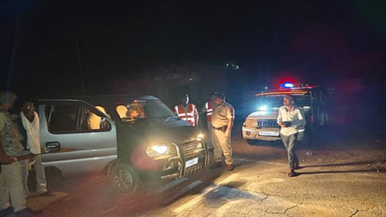 वाराणसी में स्पीड-ब्रेकर पर फिसली बाइक, दो युवकों की मौत