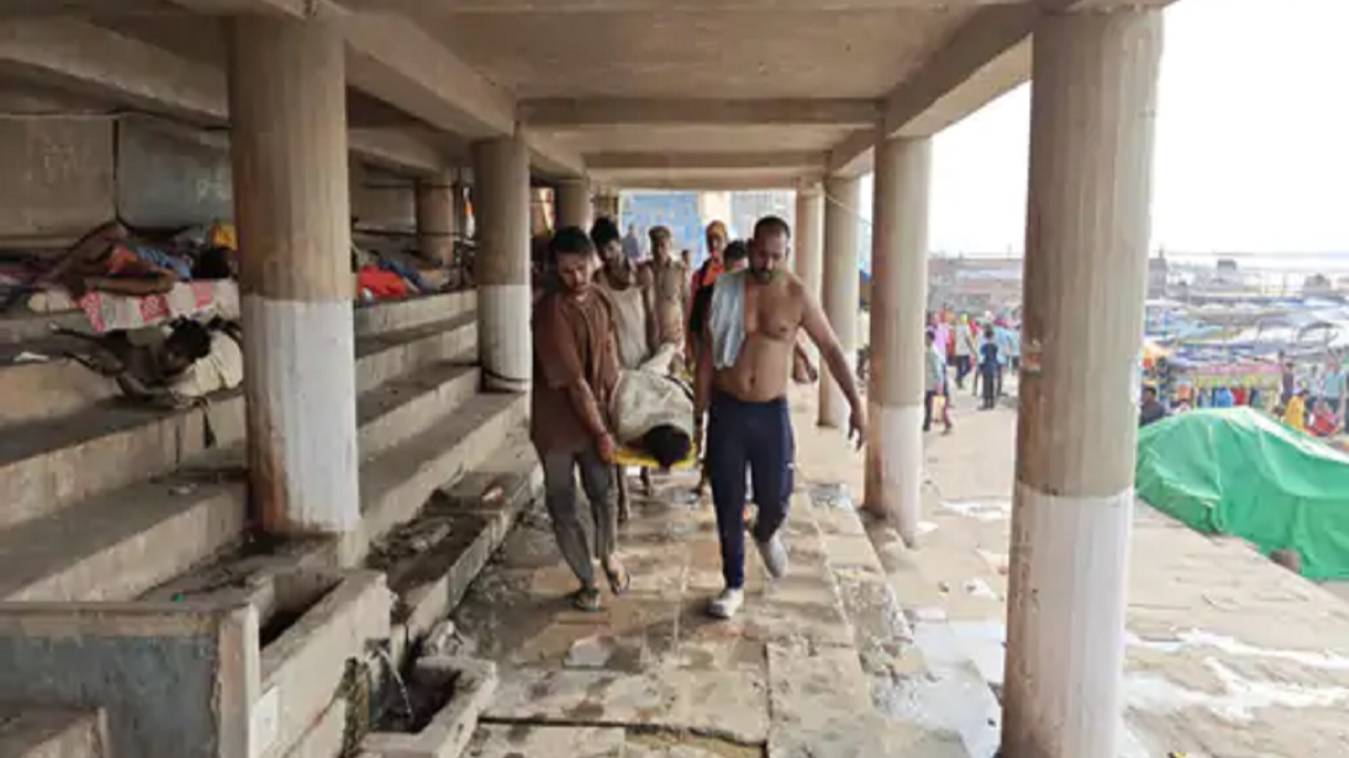 काशी में गंगा स्नान के दौरान डूबा युवक, गहरे पानी में जाने से डूब कर हुई मौत, NDRF की टीम ने निकाला शव