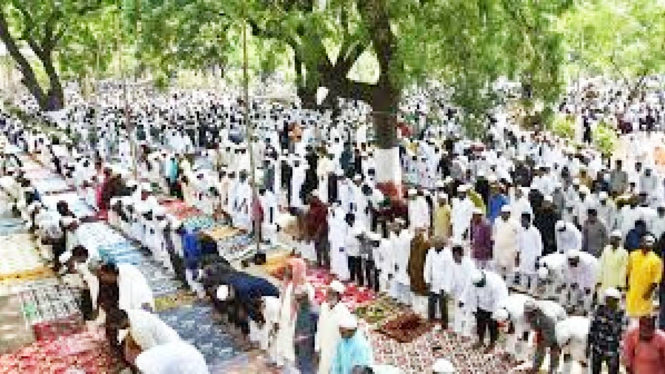 कुर्बानी  के जज्बे के साथ लाखों मुसलमानों ने अदा की ईद-उल-अजहा की नमाज