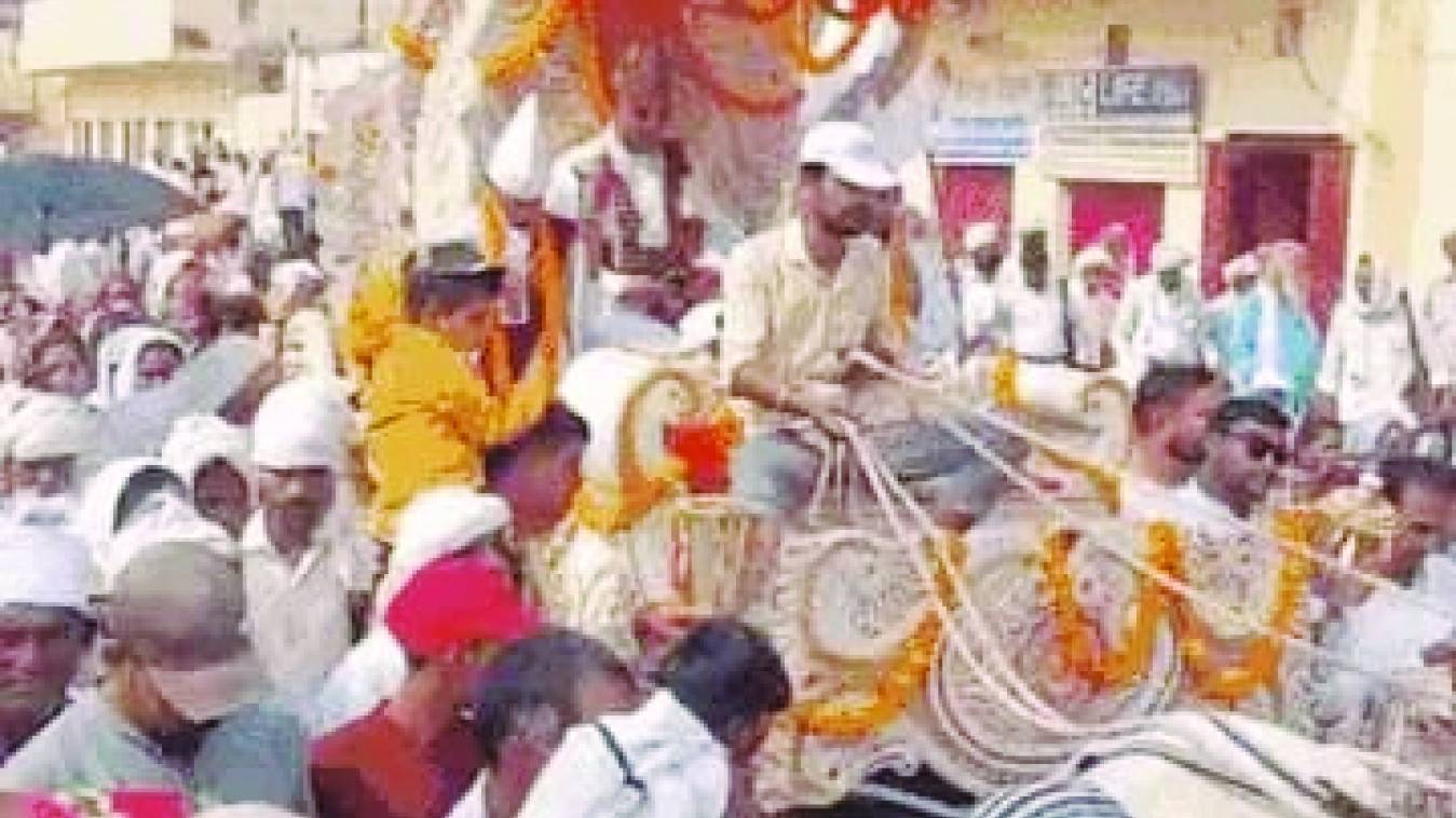 काशी में कबीर के जन्मोत्सव पर निकली शोभायात्रा 