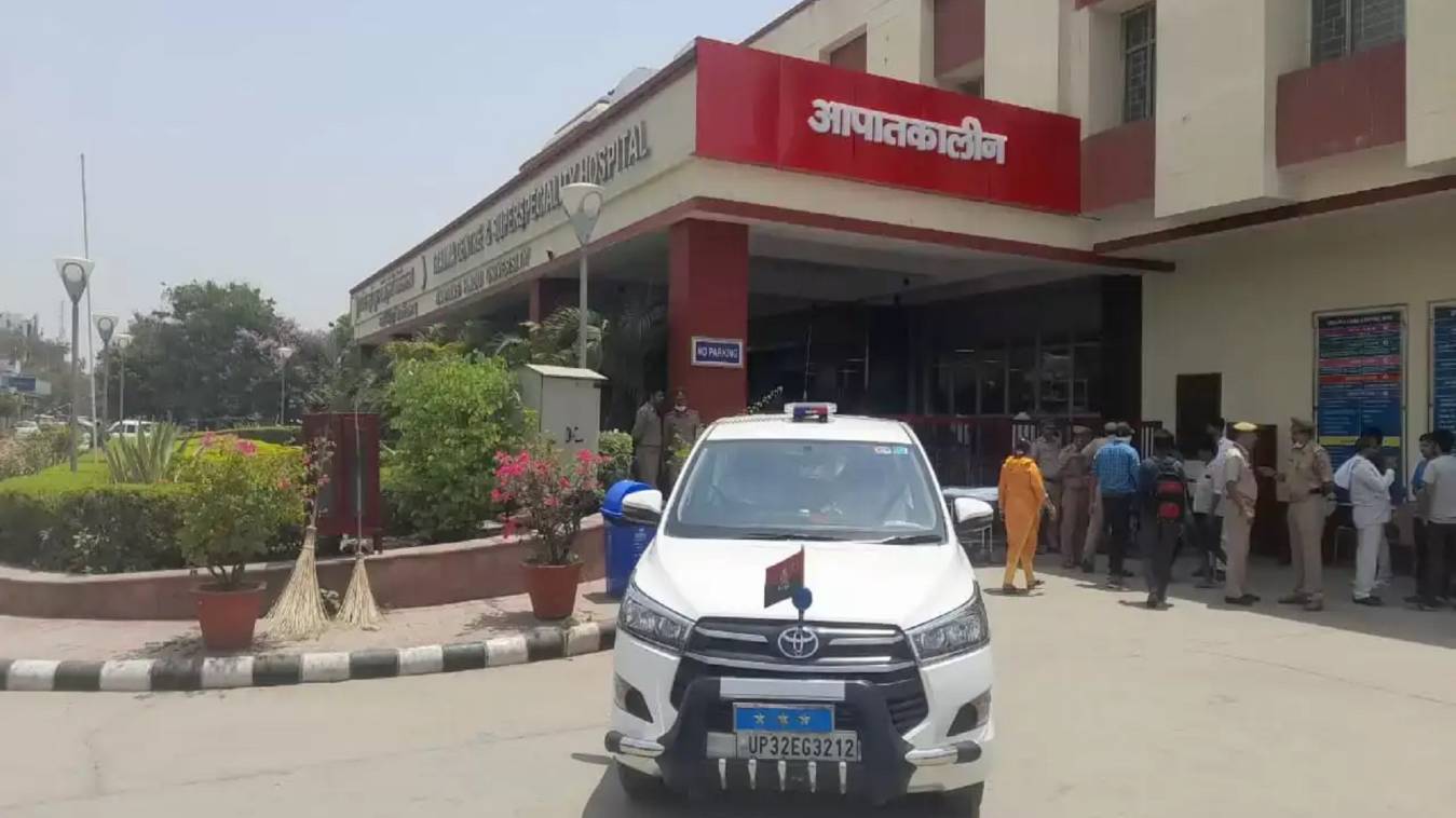 BHU ट्रामा सेंटर भारी डॉ. सौरभ सिंह और दो बाउंसरों पर छेड़खानी का मुकदमा दर्ज, पुलिस जांच में जुटी