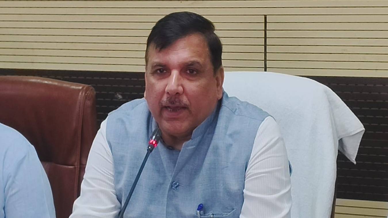 देश की बेइज्जती कराना बंद करें पीएम मोदी : संजय सिंह