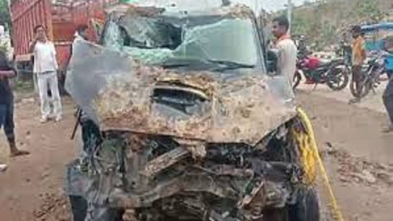  100 की स्पीड से पुल की रेलिंग तोड़कर गंगा नदी में गिरी स्कॉर्पियो, दो शव बरामद; बाकी की खोजबीन जारी