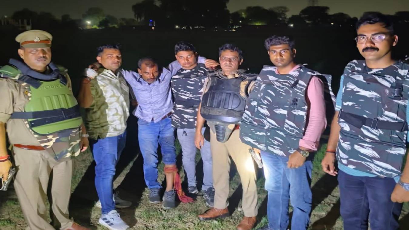 वाराणसी में पुलिस और बदमाशों के बीच मुठभेड़, एक को लगी गोली, दो शातिर लुटेरे गिरफ्तार 