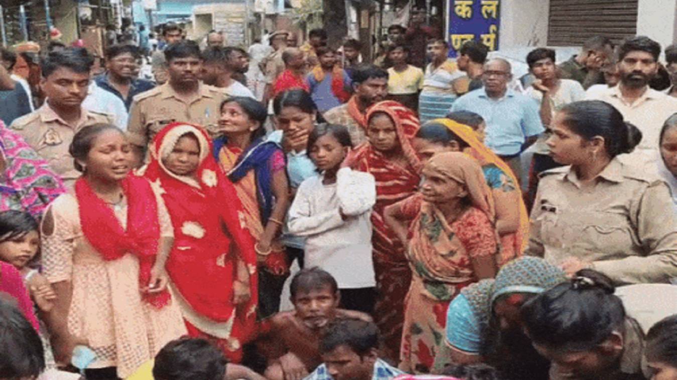   वाराणसी में दर्दनाक हादसा: सात वर्षीय बालक की गड्ढे में डूबकर मौत, निर्माणाधीन अपार्टमेंट के लिए खोदा गया था गड्‌ढा