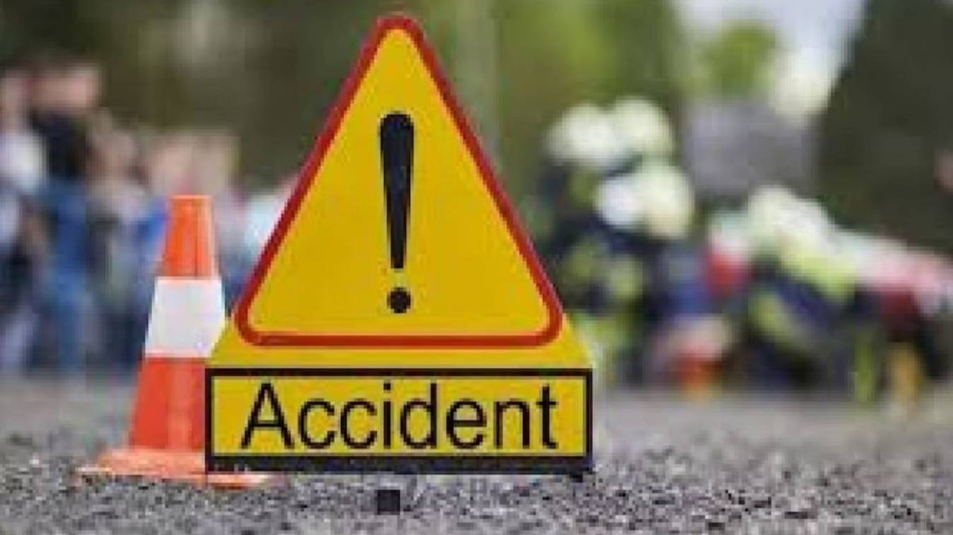 वाराणसी में ट्रैक्टर की चपेट में आने से मिस्त्री की मौत, दूसरा घायल, जांच में जुटी पुलिस