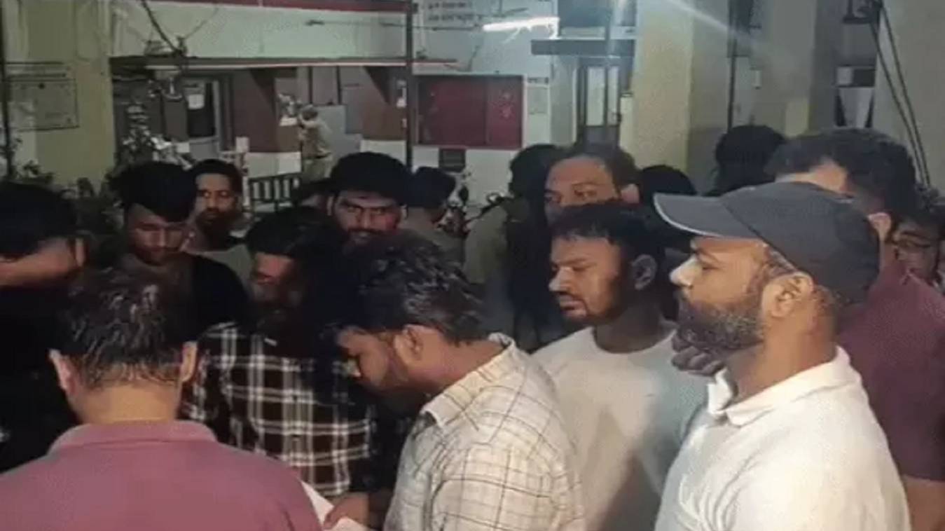 आईआईटी बीएचयू के छात्रों का हॉस्टल में बना प्राइवेट वीडियो