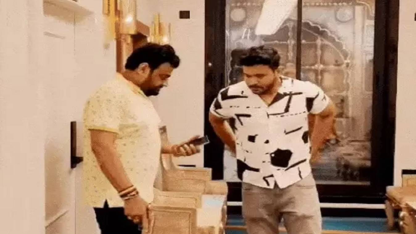 वाराणसी:  भाजपा विधायक के भतीजे ने इंस्टाग्राम पर लहराई पिस्टल, 'रेल दिया जाएगा' गाने पर बनाई रील, कांग्रेस ने मांगी कार्रवाई