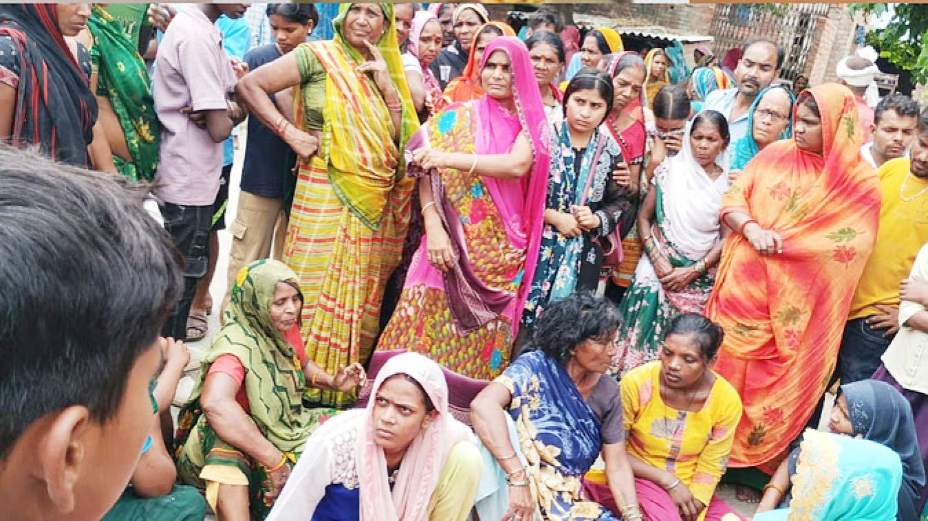 आजमगढ़ में युवक की हत्या: प्राइवेट पार्ट को सिगरेट से जलाने का आरोप