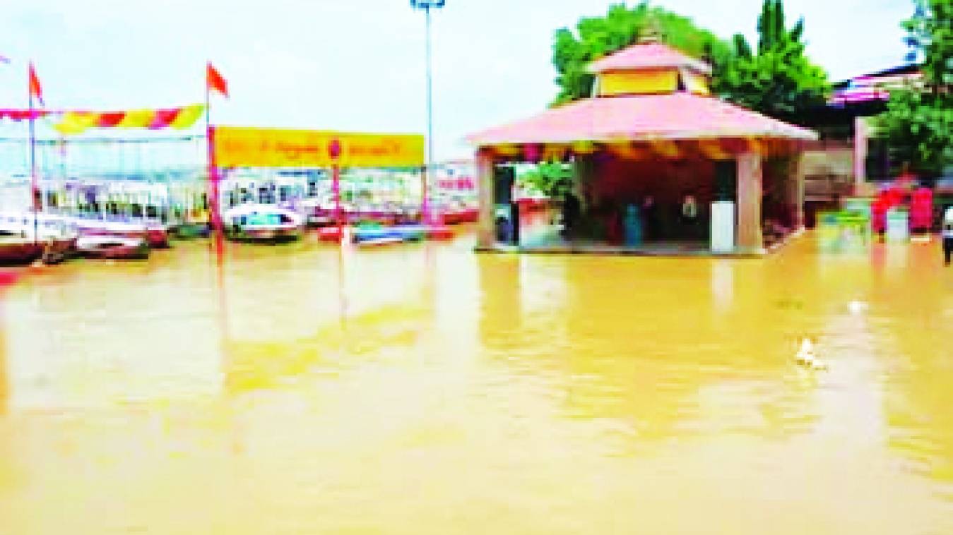 गंगा कगारों के पार, तटवर्ती इलाकों में हाहाकार