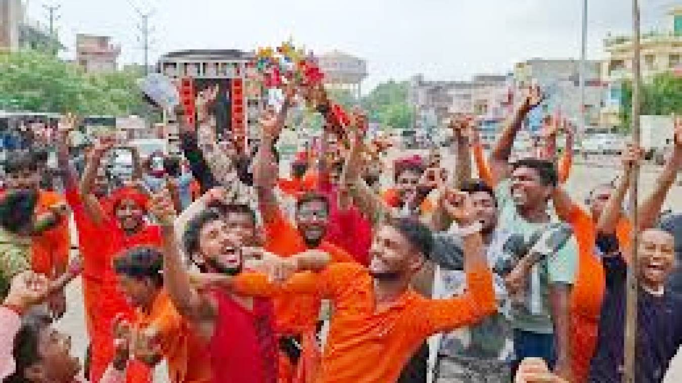 Kanwar Yatra 2025: सावन में शुरू हुई कांवड़ यात्रा, मुगलसराय से बैजनाथ धाम के लिए निकले श्रद्धालु