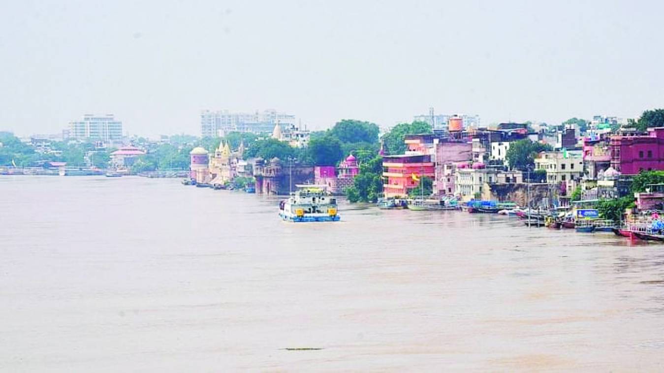 घटने लगी गंगा, बढ़ने लगी दुश्वारियां