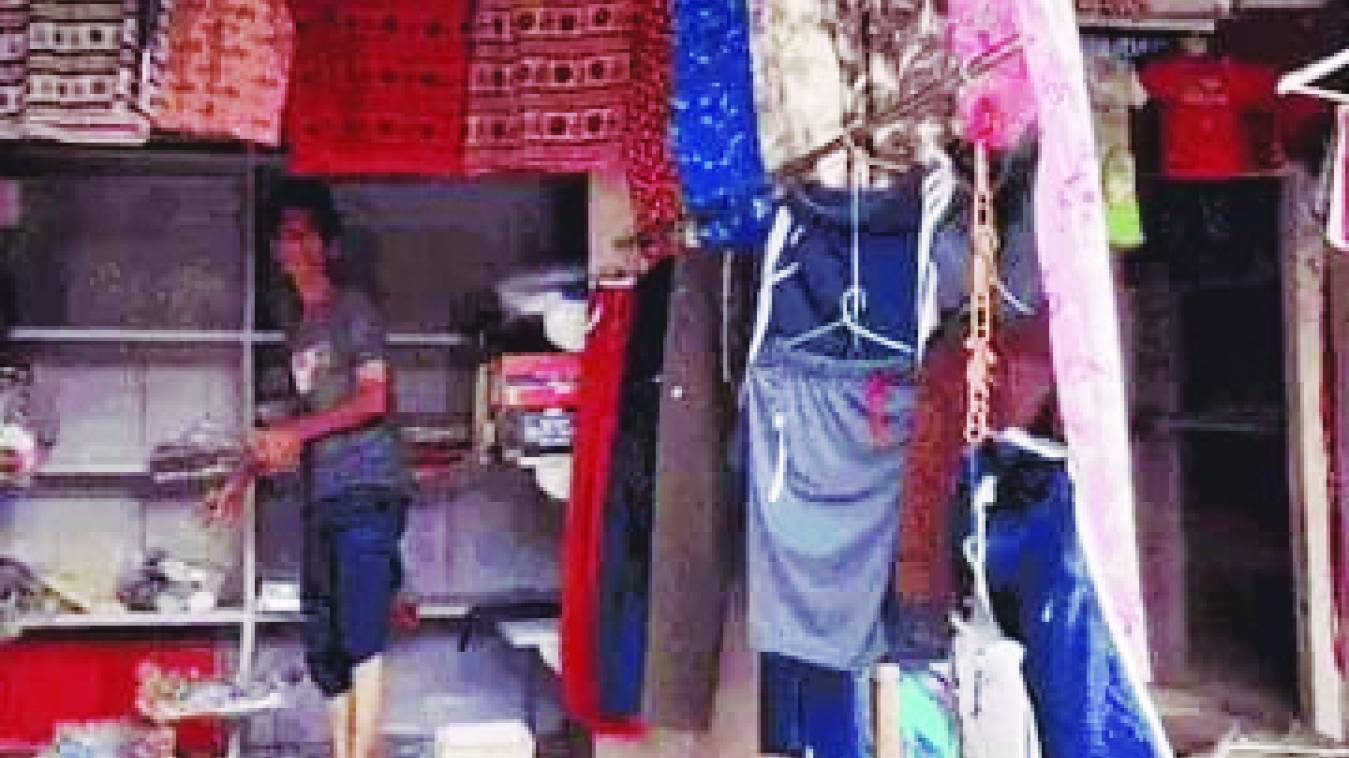 वाराणसी में उजड़ी टाऊनहाल की 40 दुकानें