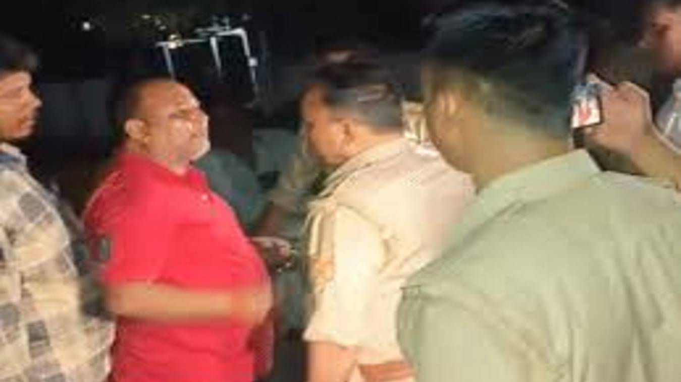 कानपुर में बिजली से परेशान ग्रामीणों को सचेंडी इंस्पेक्टर ने दी धमकी!, इंस्पेक्टर ने कहा जान लो, पहचान लो, भागते फिरोगे, 300 पर FIR