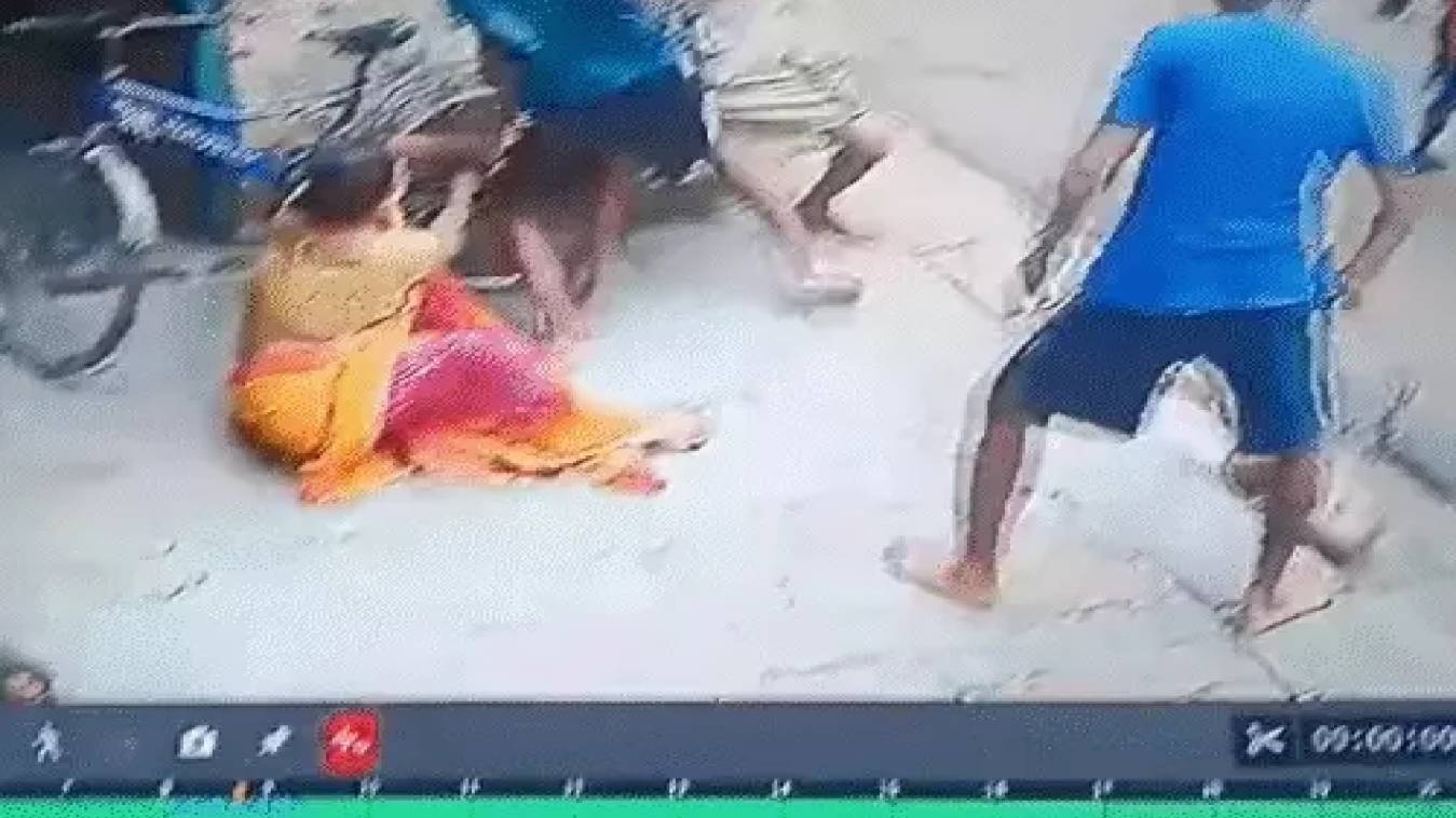 वाराणसी में साइकिल गिरने पर खूनी विवाद: भतीजों ने चाचा को पटककर मार डाला, चचेरे भाई को भी पीटा; दोनों गिरफ्तार