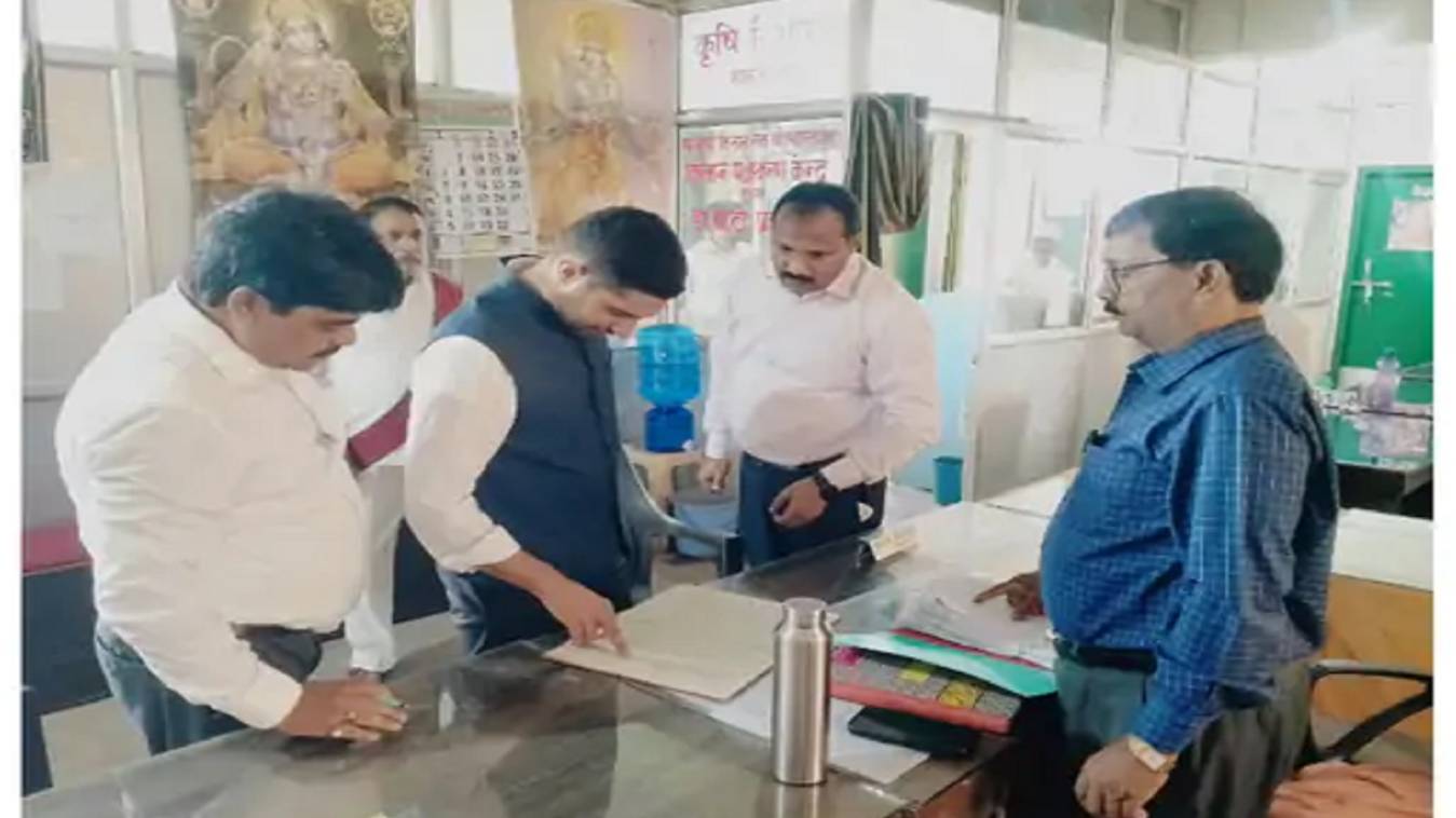 वाराणसी: अनुपस्थित 21 कर्मचारियों का वेतन रोका, CDO की कड़ी कार्यवाही