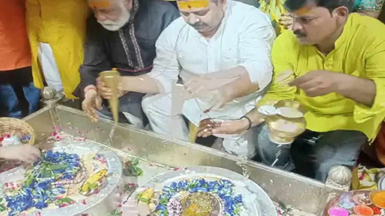 काशी विश्वनाथ मंदिर: श्रद्धालुओं की सुविधा को लेकर मंत्री रविंद्र जायसवाल की नाराज़गी, यातायात व्यवस्था सुधारने के निर्देश