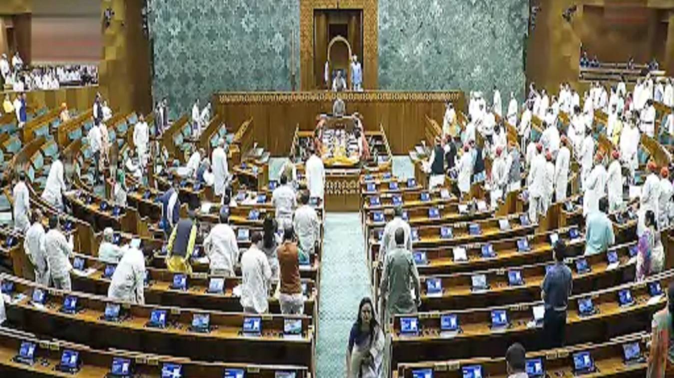 वोटर वेरिफिकेशन विवाद पर विपक्ष का संसद से EC ऑफिस तक मार्च, राहुल-प्रियंका,अखिलेश को हिरासत में लिया, 2 घंटे बाद छोड़ा 