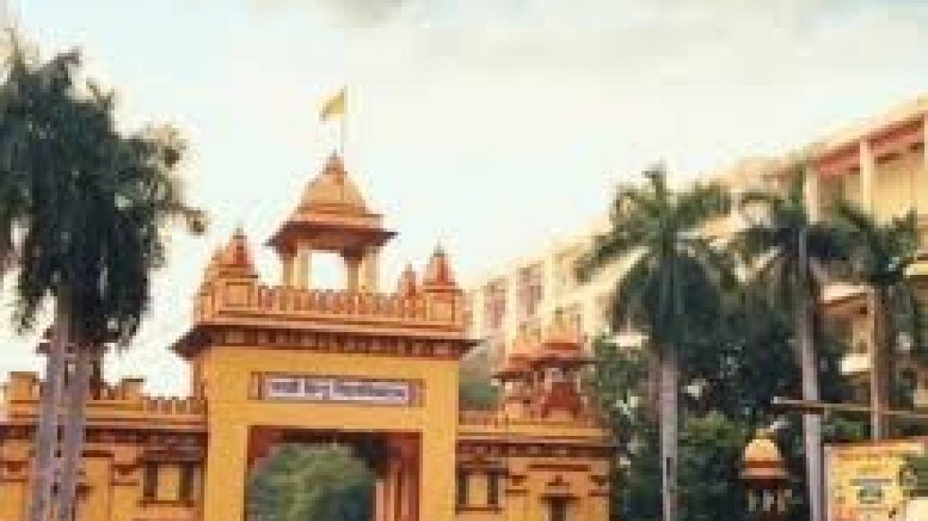 वाराणसी: BHU की MBBS छात्रा से छेड़खानी, तीन आरोपी पूर्व छात्र गिरफ्तार