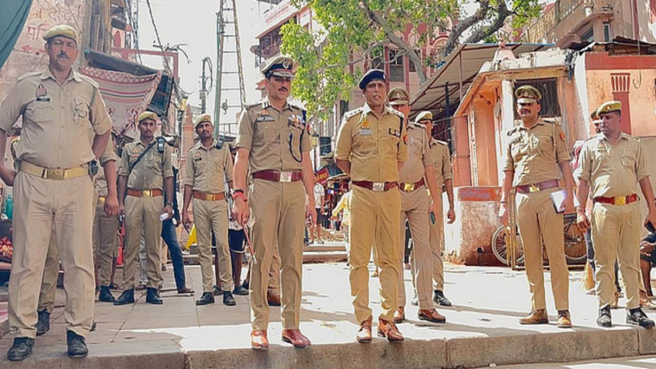 वाराणसी में सुगम यातायात के लिए ऑटो लेन व्यवस्था शुरू, साइबर जागरूकता अभियान में 5400 लोग हुए शामिल