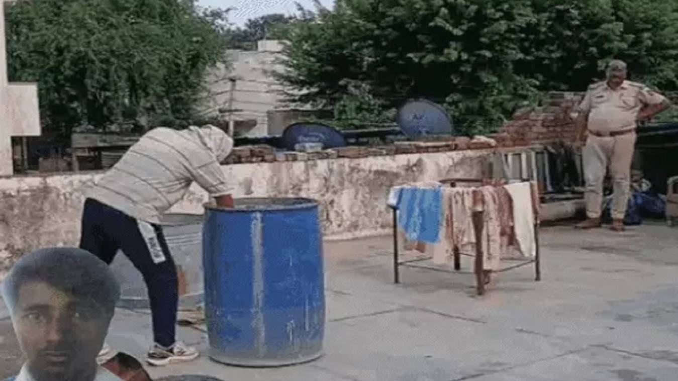 शाहजहांपुर के हंसराम का शव राजस्थान में नीले ड्रम से बरामद, गलाने के लिए शव पर नमक डाला; पत्नी-तीन बच्चे और मकान मालिक का बेटा गायब