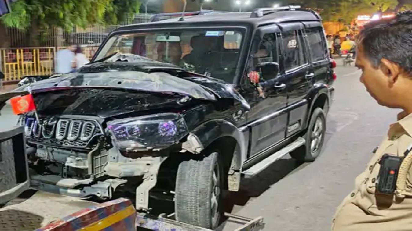 वाराणसी में बड़ा सड़क हादसा: शराब के नशे में धुत स्कॉर्पियो चालक ने ऑटो को मारी जोरदार टक्कर, चालक की मौत, 4 गंभीर घायल