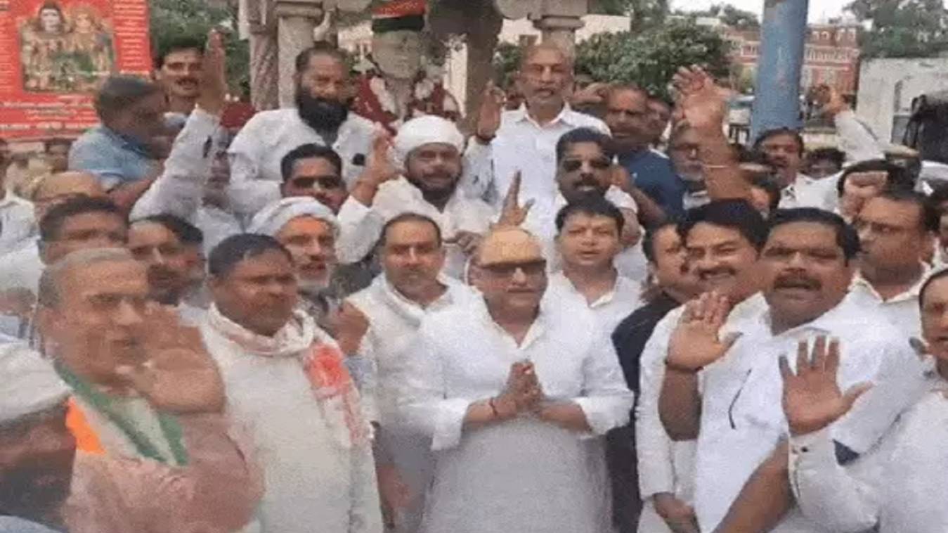 वाराणसी में राजीव गांधी की जयंती पर संकल्प दिवस, कांग्रेस कार्यकर्ताओं ने किया माल्यार्पण