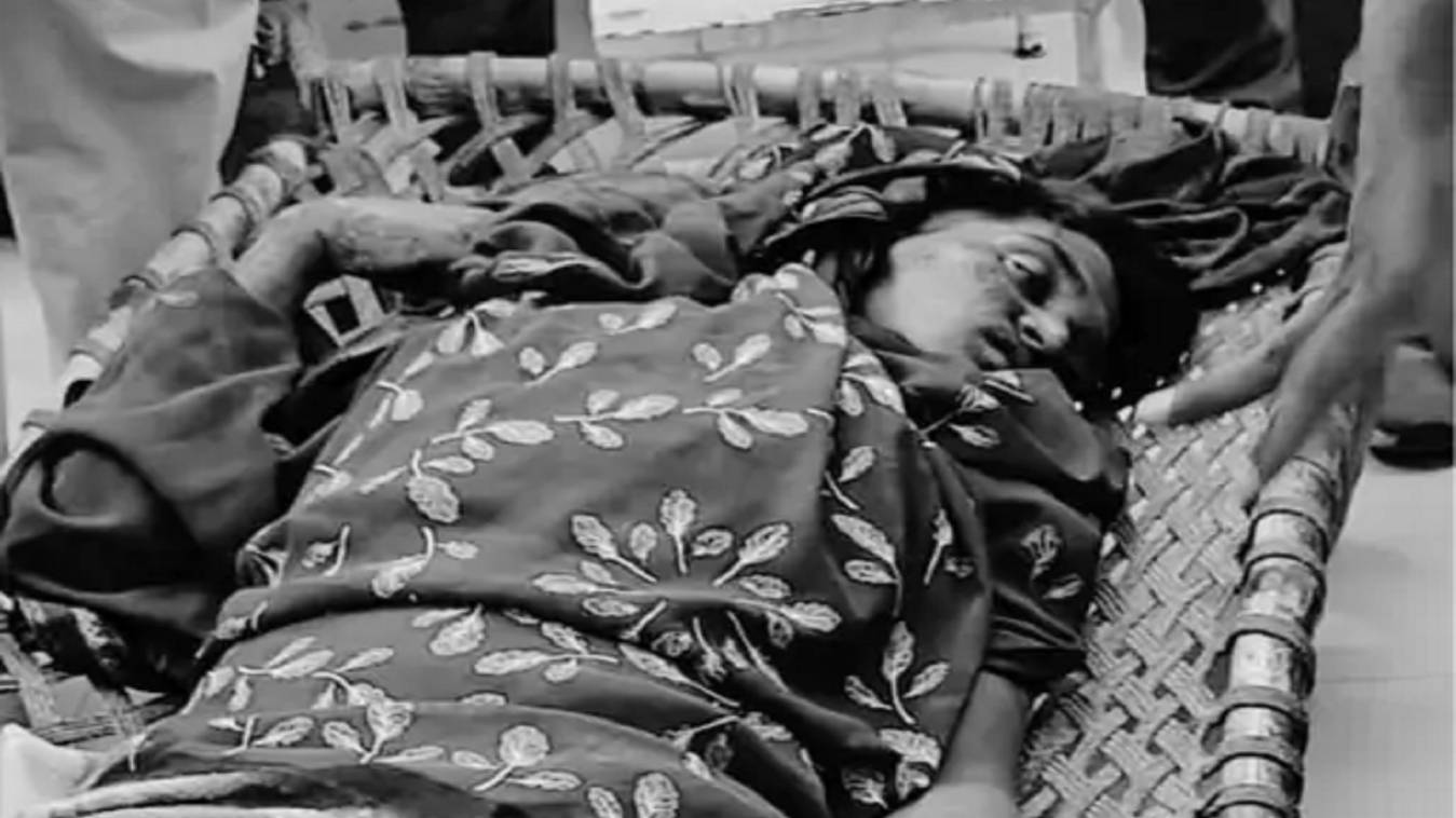 वाराणसी: घर के बाहर सो रहे युवक की धारदार हथियार से गला रेतकर हत्या, चार महीने पहले हुई थी शादी