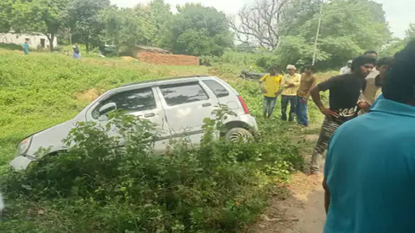  चोलापुर में कार और बाइक की टक्कर, 5 लोग घायल 